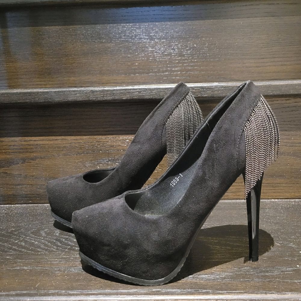 Brand New The 90s Look Black Leather High Heels Size: 8 US